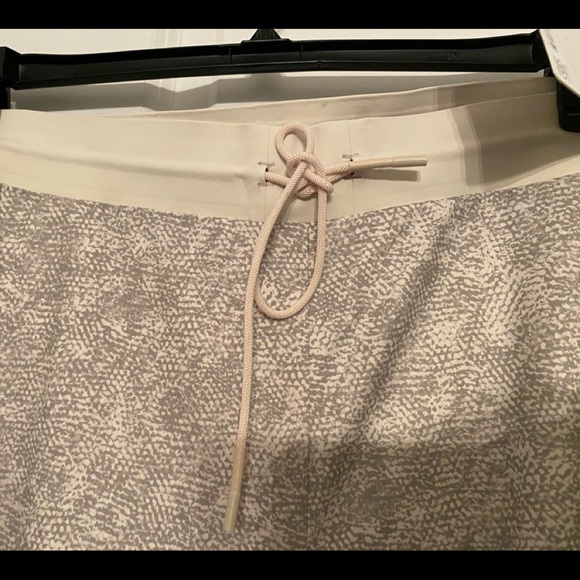 Brand NEW…Athleta Athleisure zephyr pants size 24… Very baggy! - Picture 4 of 7